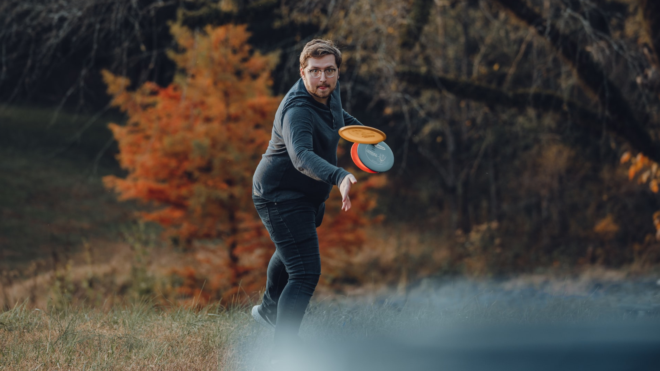 man playing frisbee golf in Grenta nebraska